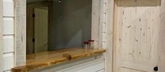 House 1 mile from Lake Ouachita and minutes from Hot Springs Arkansas. 