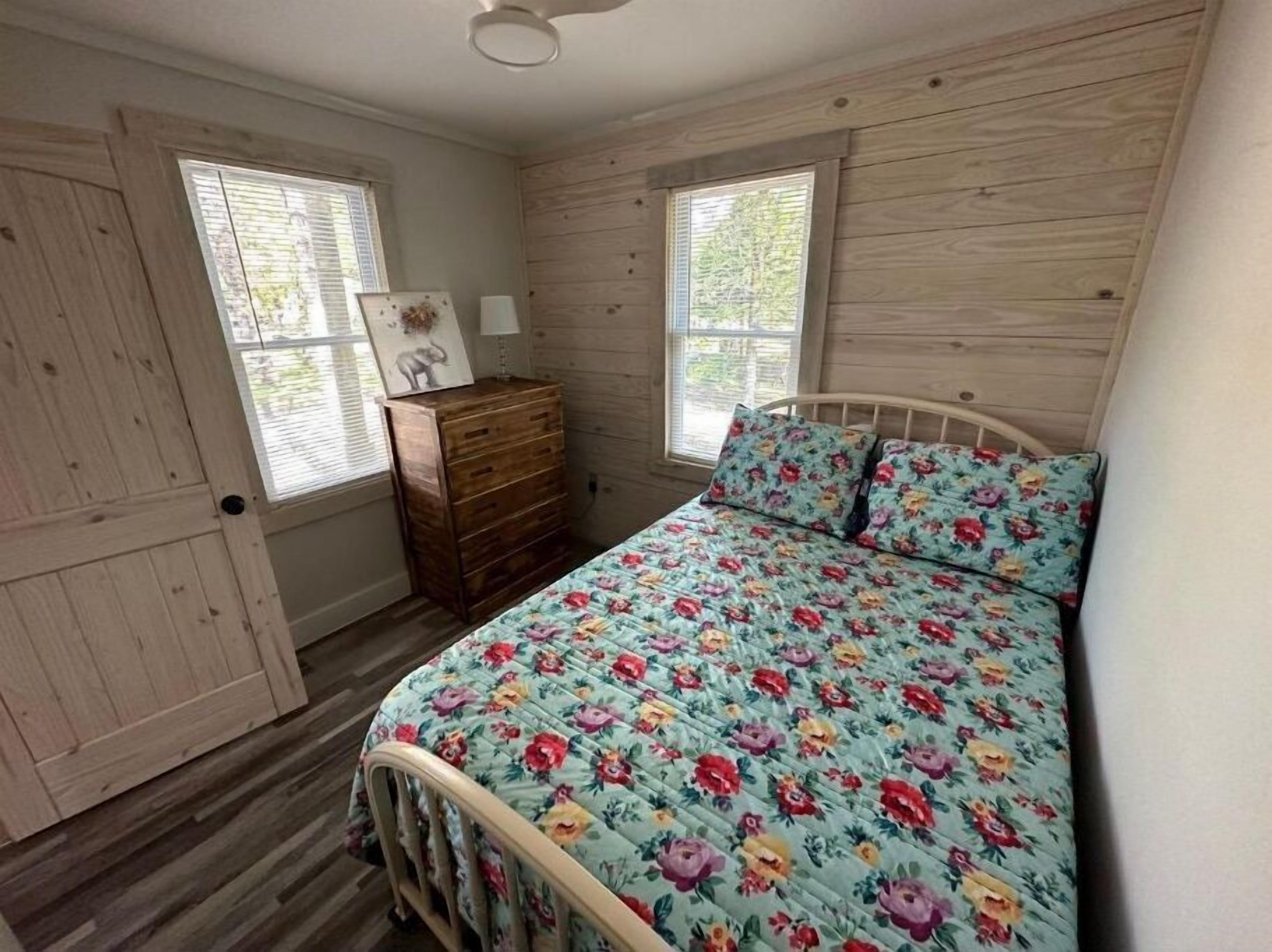 House 1 mile from Lake Ouachita and minutes from Hot Springs Arkansas. 