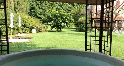 Romantic accommodation in Marest villa with beautiful garden, in Beigua Park