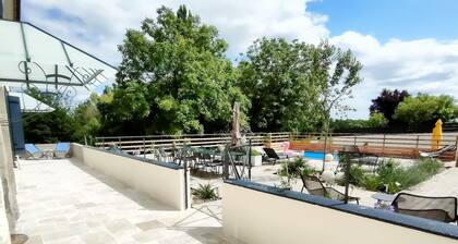 Charentaise and atypical farmhouse feet in the water - 15 people