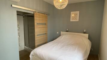 7 bedrooms, iron/ironing board, free WiFi, bed sheets