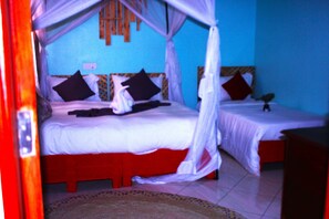 Skrivbord, arbetsyta för laptop, ljudisolering och strykjärn/strykbräda