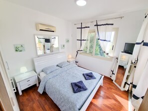 3 habitaciones, escritorio y espacio para trabajar con laptop