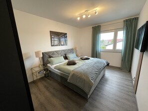 2 bedrooms, iron/ironing board, free WiFi, bed sheets