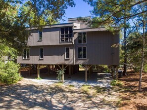 Exterior - Windrush - Architectural Wonder, Short Walk to the Beach (Pawleys Island)