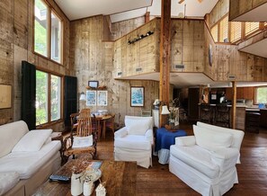 TV - Windrush - Architectural Wonder, Short Walk to the Beach (Pawleys Island)