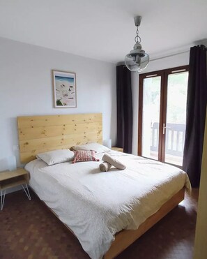 2 chambres, coffres-forts dans les chambres, bureau