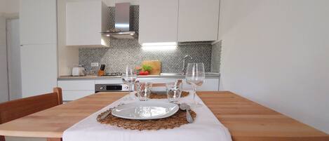 Fridge, oven, stovetop, dishwasher