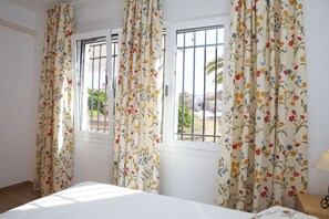 2 chambres, fer et planche Ă repasser, Wi-Fi gratuit, draps fournis