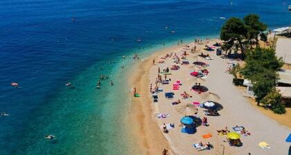 3BR Apartment in Zadar with Terrace, FREE Parking & A/C