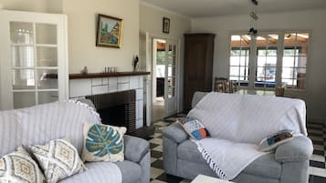 Télévision, table de tennis de table