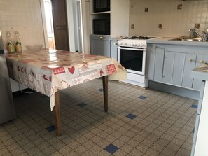 冰箱、微波炉、烤箱、炉灶