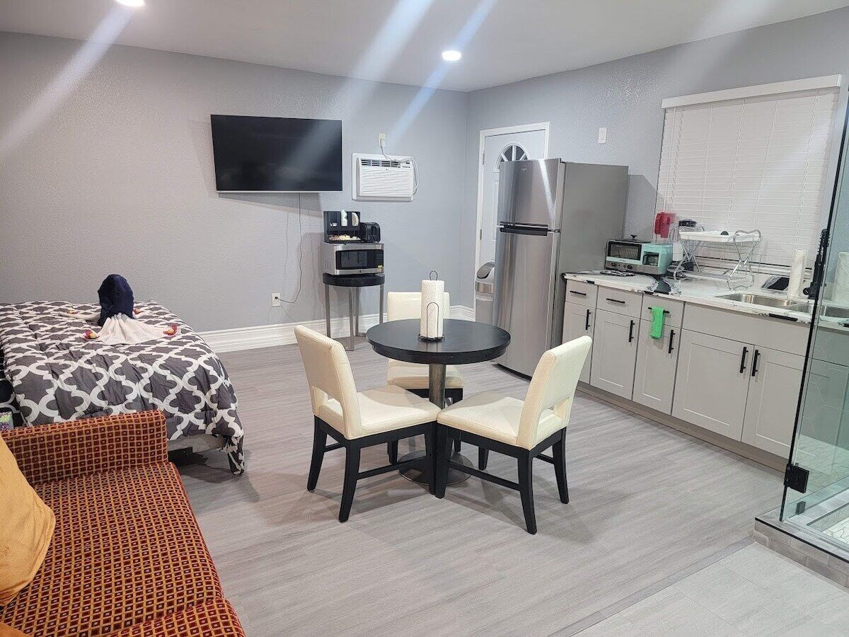 This house is a 0 bedroom(s), 1 bathrooms, located in Las Vegas, NV.