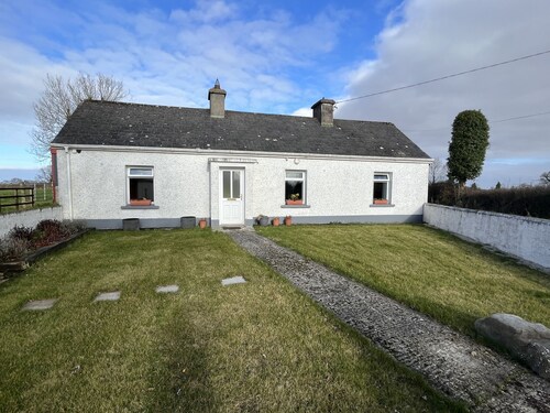 Romantic country cottage for two