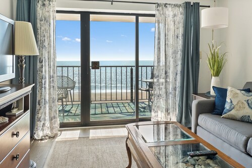 Oceanfront Condo at Marigot Beach! Wake up to watching the ocean waves crashing.