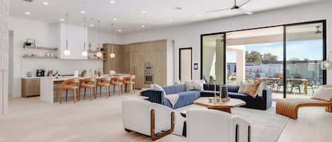 Televisión, chimenea y oficina