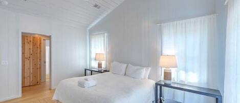4 habitaciones, tabla de planchar con plancha, wifi y ropa de cama