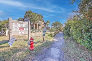 Property grounds - Modern Beachfront Escape on Sullivan's Island (Sullivan's Island)