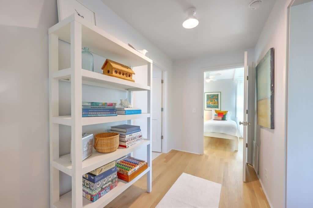 4 habitaciones, tabla de planchar con plancha, wifi y ropa de cama 