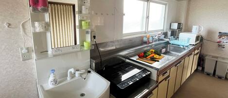 Fridge, microwave, stovetop, electric kettle
