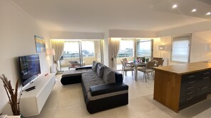 Téléviseur connecté, jeux vidéo, livres, chaîne audio