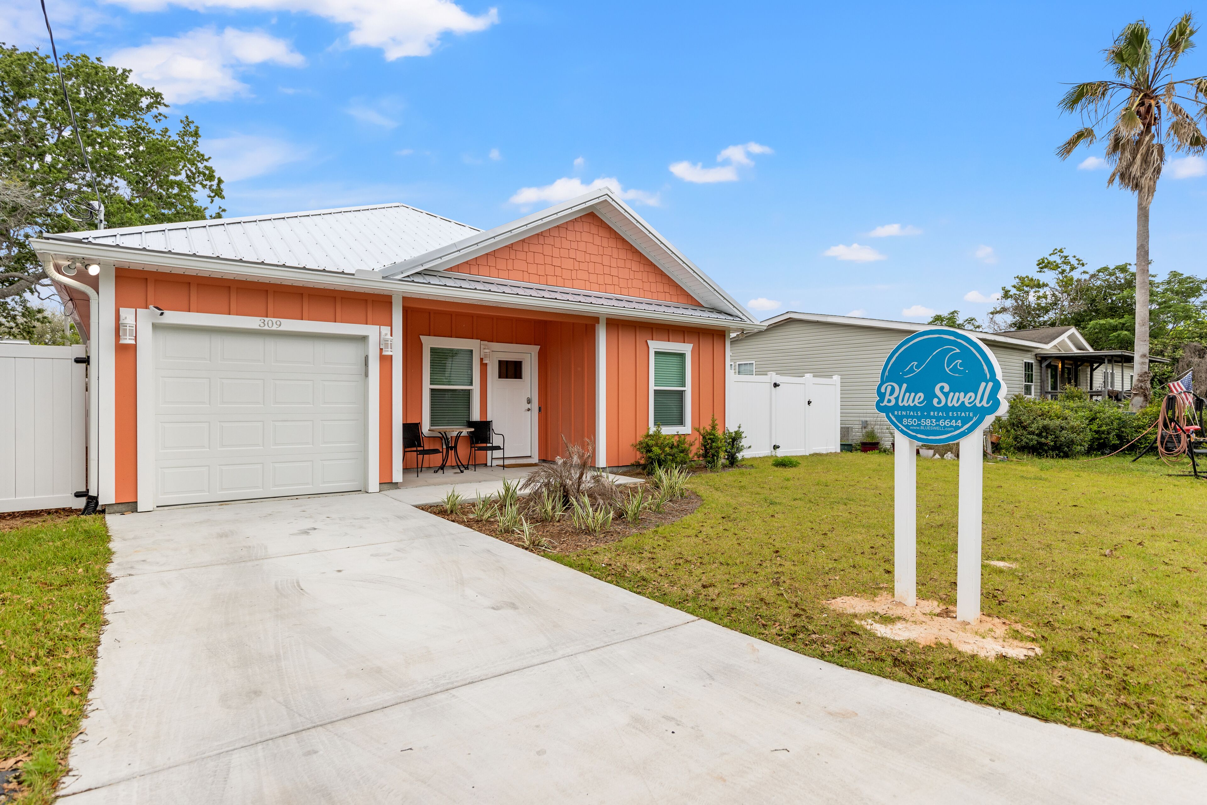 Coral Casita: West End PCB Cottage; Huge, Fenced Yard, Available Monthly