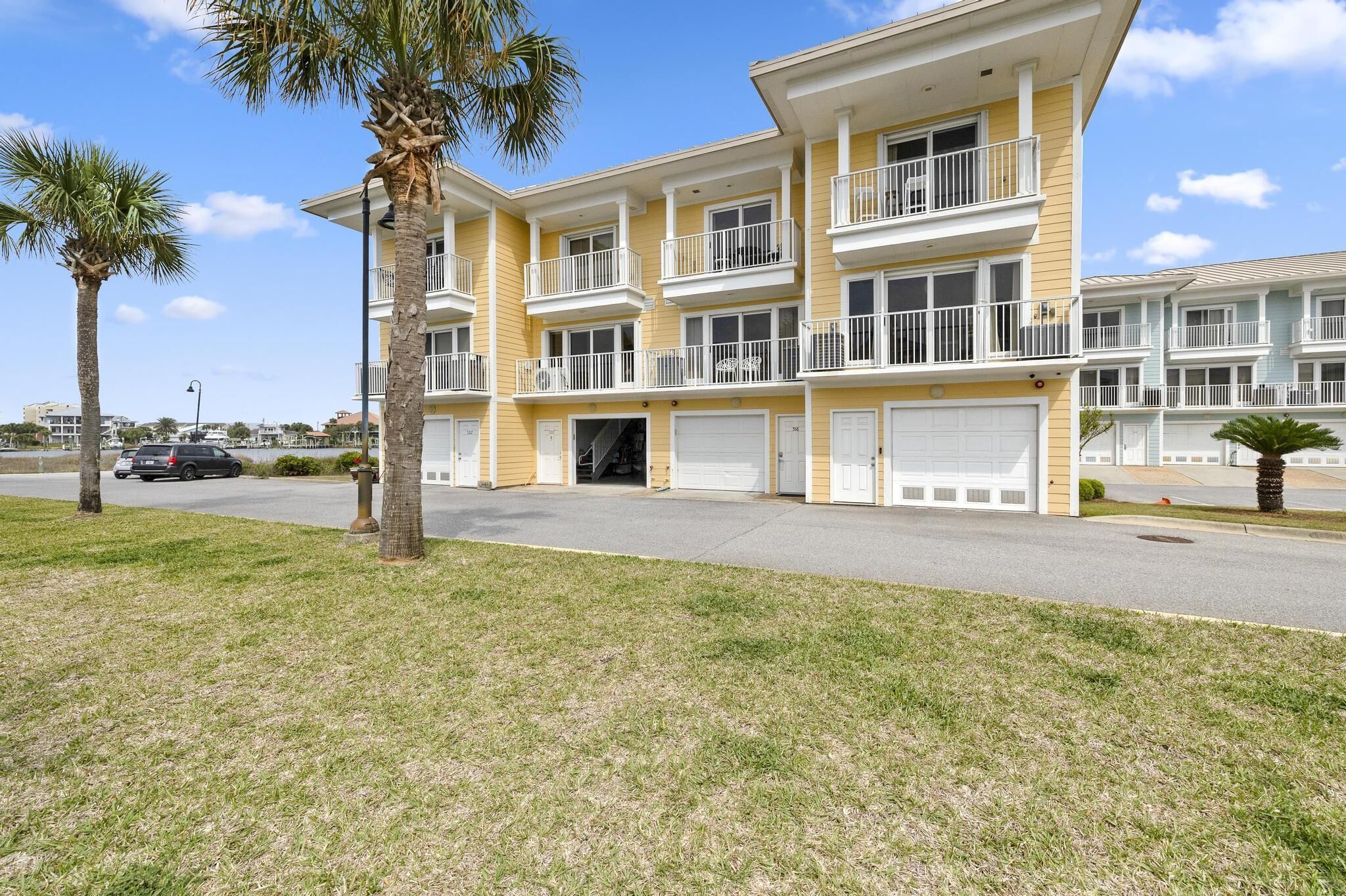 BEAUTIFUL 2 Bedroom, 2.5 Bath Townhouse on Sabine Bay/Pet Friendly!