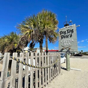Property grounds - Beautiful 2 Bedroom, 2.5 Bath Townhouse on Sabine Bay w/ Elevator! (Pensacola Beach)