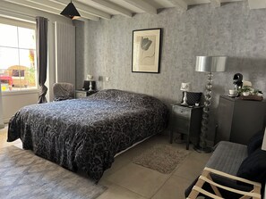 Design tweepersoonskamer (Indus) | Individueel gedecoreerd, individueel gemeubileerd, gratis wifi