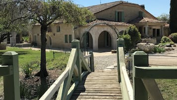 Fachada de la propiedad