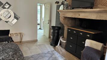 1 bedroom, laptop workspace, travel cot, free WiFi