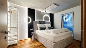 2 bedrooms, bed sheets