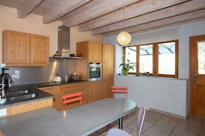 Kühlschrank, Ofen, Herdplatte, Geschirrspüler