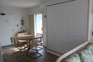 Dining - Bright & Sunny Corner Unit! (Rehoboth Beach)