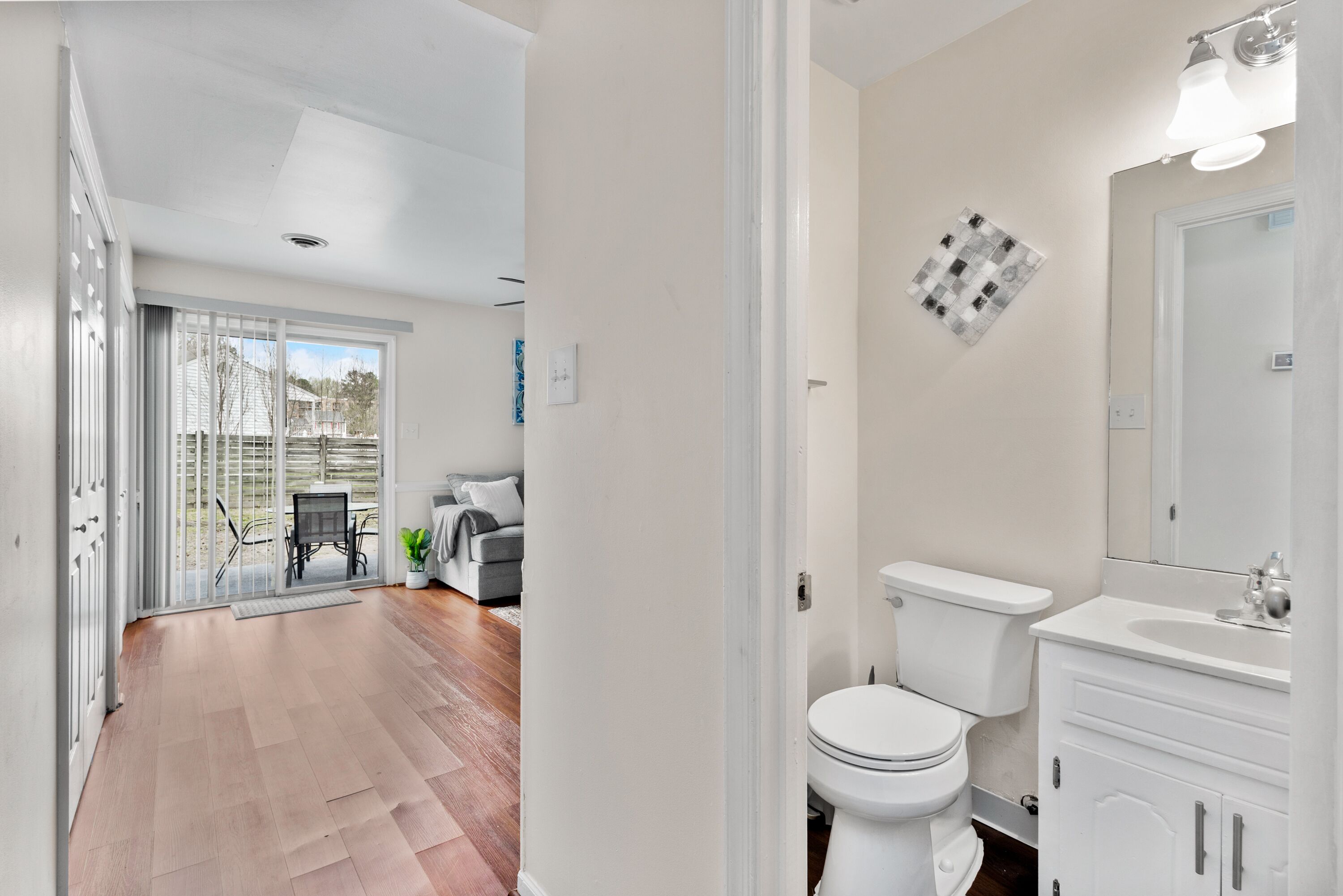 Spacious 2BR 1.5 Bath townhouse