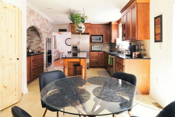 Dining - 26 Lakewood · Large 5br Saratoga Home, within a mile of track. (Saratoga Springs)