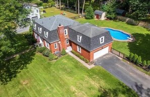 Exterior - 26 Lakewood · Large 5br Saratoga Home, within a mile of track. (Saratoga Springs)
