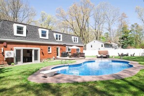 Pool - 26 Lakewood · Large 5br Saratoga Home, within a mile of track. (Saratoga Springs)