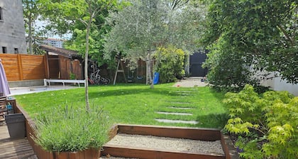 Large house with swimming pool in Lyon ideal for families, close to transport links