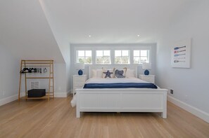 4 bedrooms, desk, iron/ironing board, free WiFi