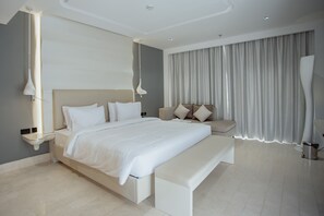 ミニバー、セーフティボックス (室内)、遮光カーテン、防音設備