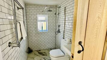 Shower, towels, soap, shampoo