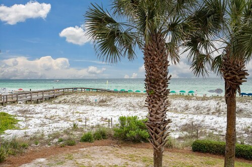 Gorgeous Beachfront Condo, Aegean 2/2 stunning views!