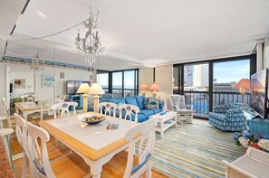 テレビ、DVD プレーヤー