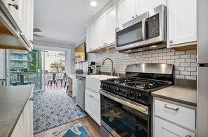 Fridge, microwave, oven, dishwasher - Lazy Whale 12- Updated condo in central Ocean City! (Ocean City)