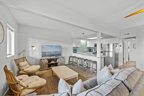 Lost Colony 313A- Cozy retreat nestled in North OC