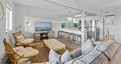 Lost Colony 313A- Cozy retreat nestled in North OC