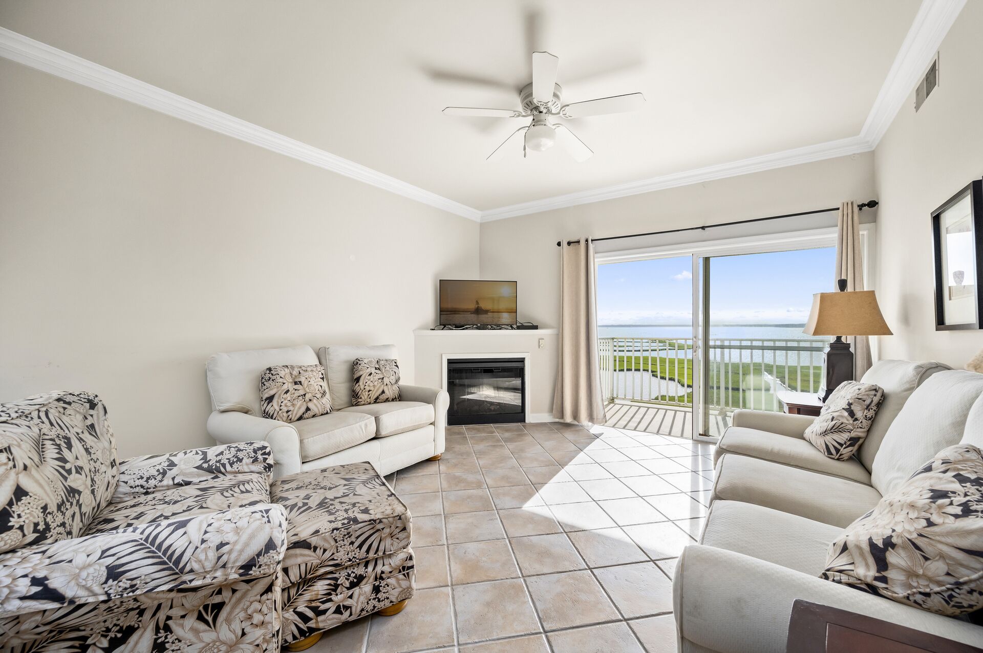 Maresol 503- In the heart of OC with beautiful bay views!