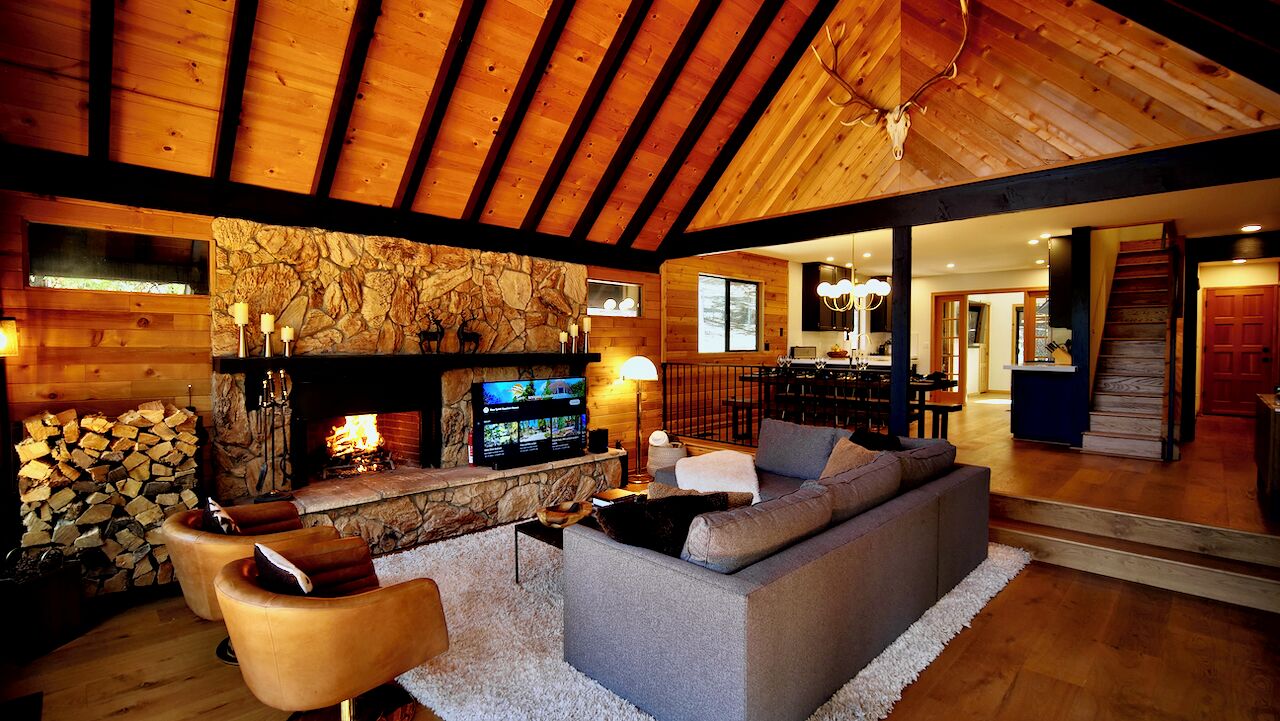 Epic Cabin, Modern Kitchen, Hot Tub & Firepit