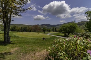 Golf - Your ultimate Sugar Mountain getaway - just steps from the slopes. (Sugar Mountain)